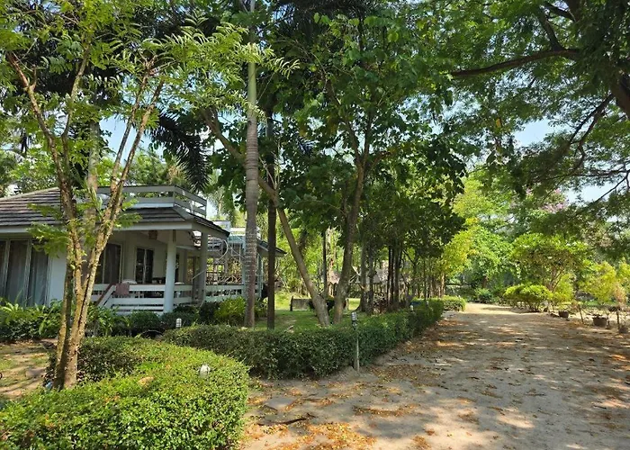 Lumphachi Lakehill Resort 3*
